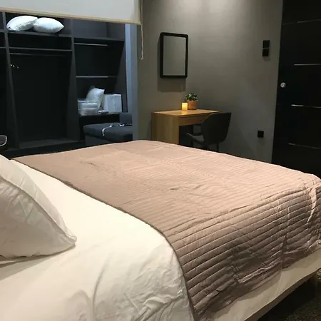 L Apartment *